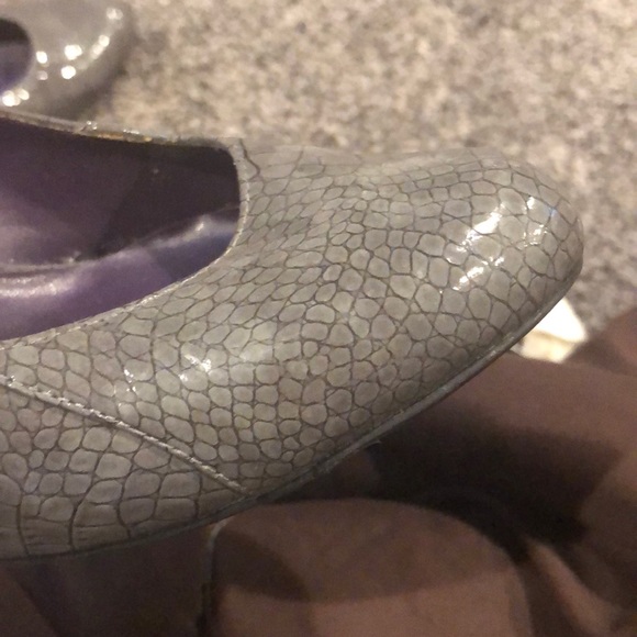 Size 9 snake skin print heels - Picture 7 of 7